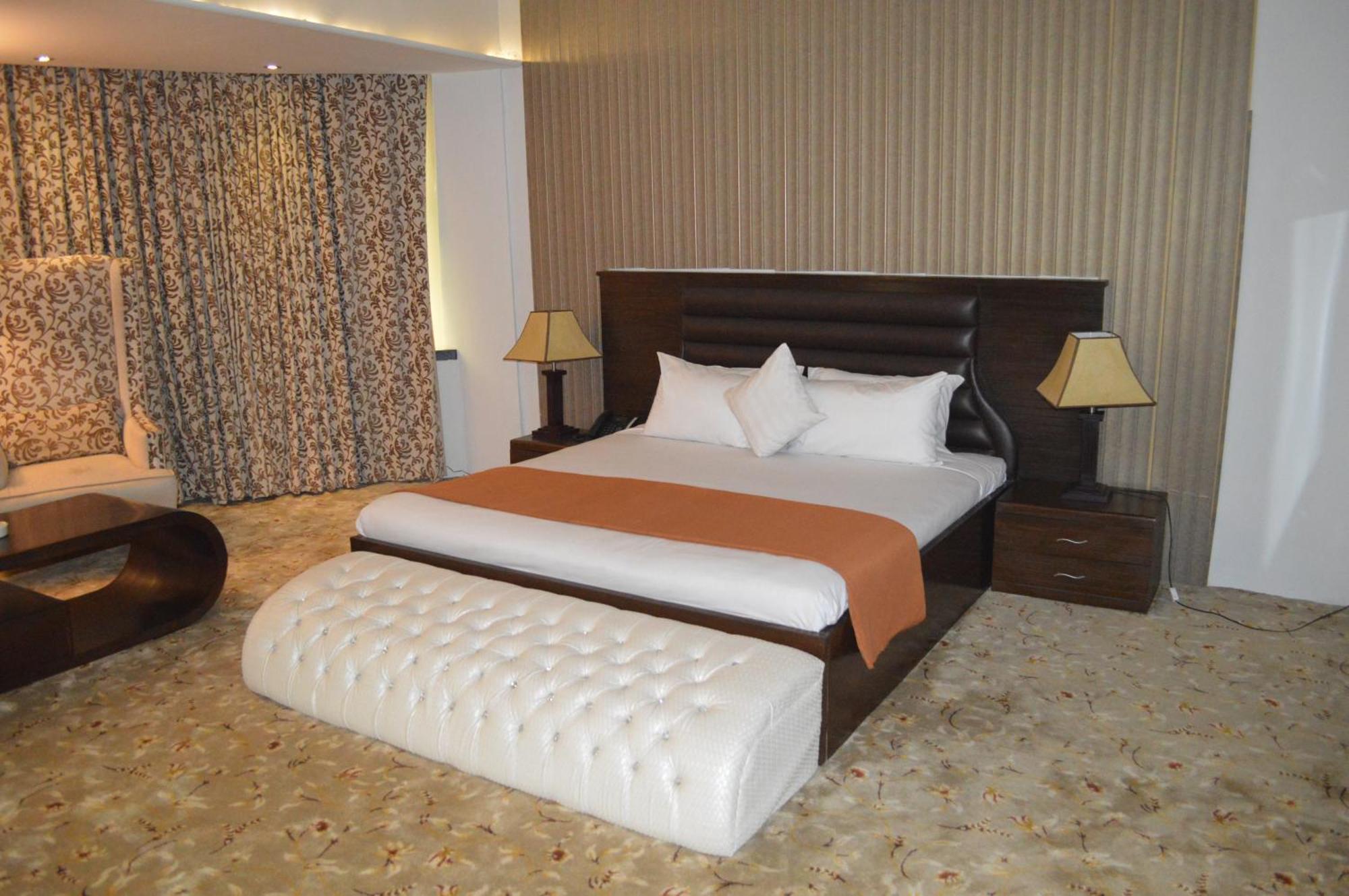 Fort Continental Hotel Peshawar Extérieur photo