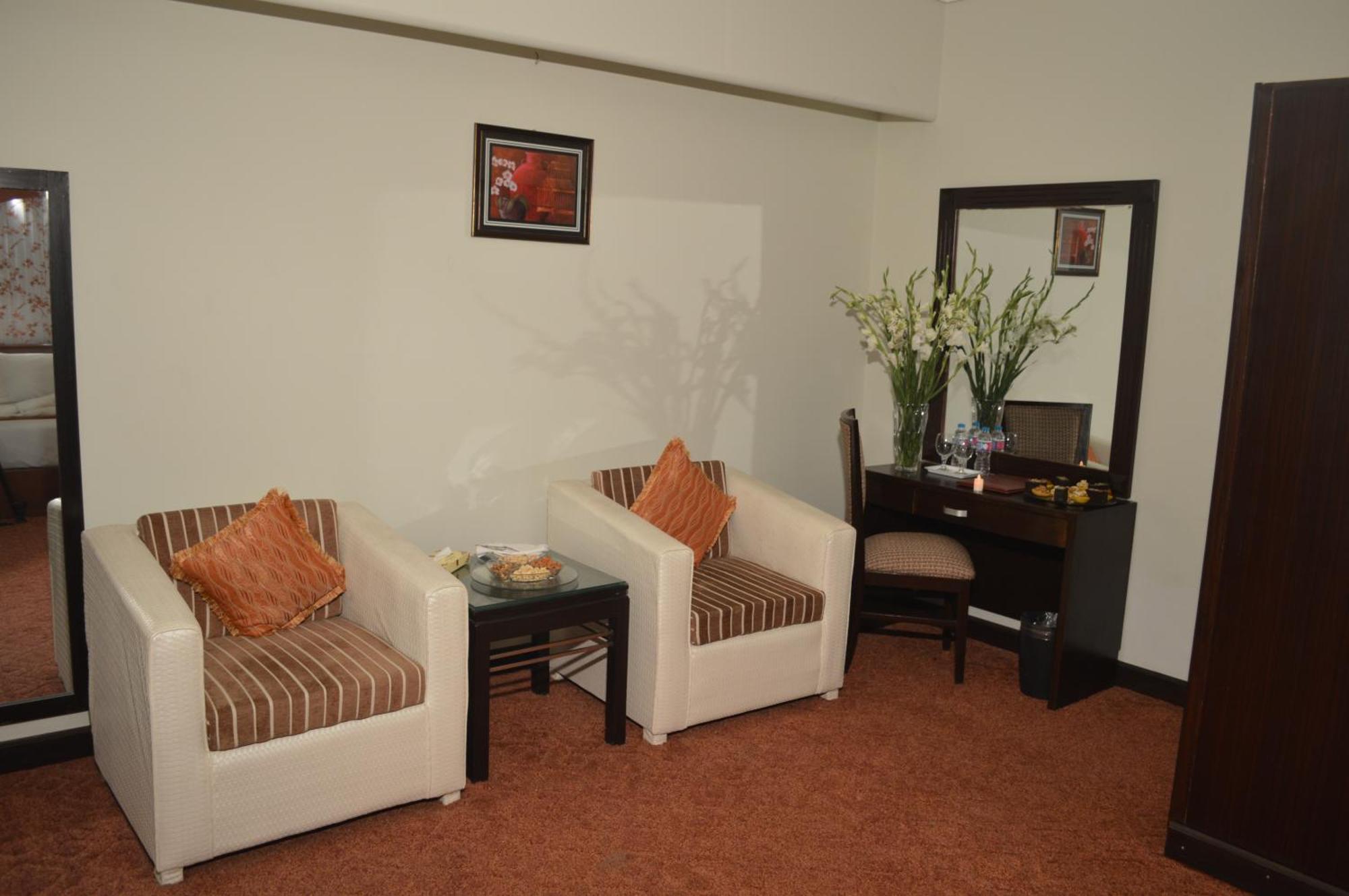 Fort Continental Hotel Peshawar Extérieur photo