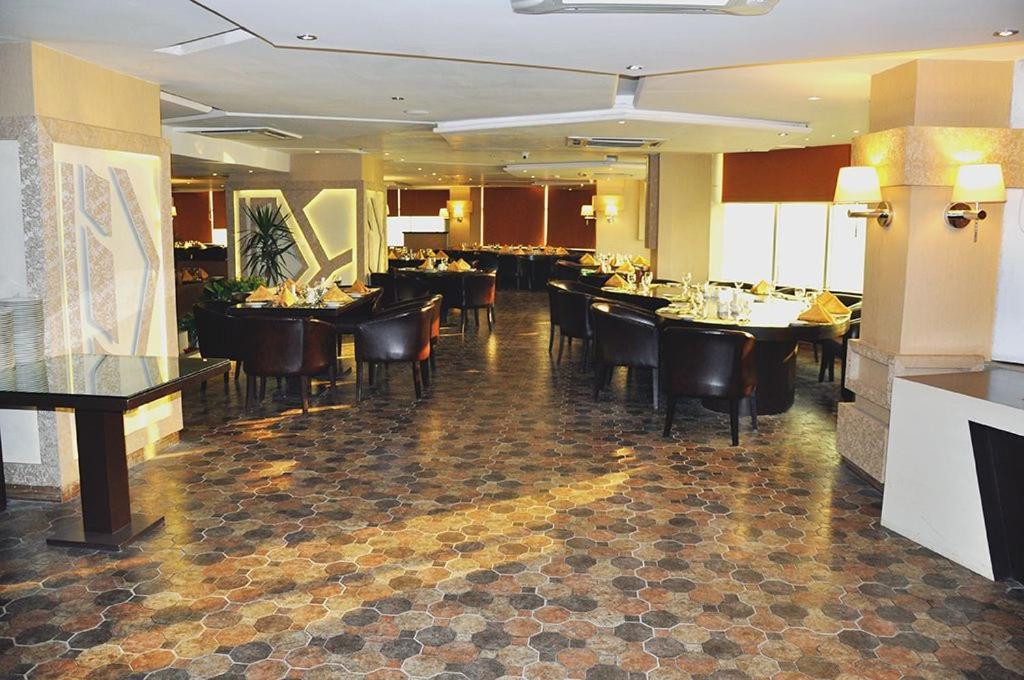 Fort Continental Hotel Peshawar Extérieur photo