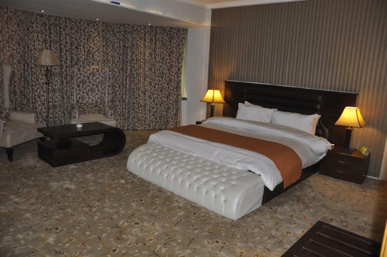 Fort Continental Hotel Peshawar Extérieur photo